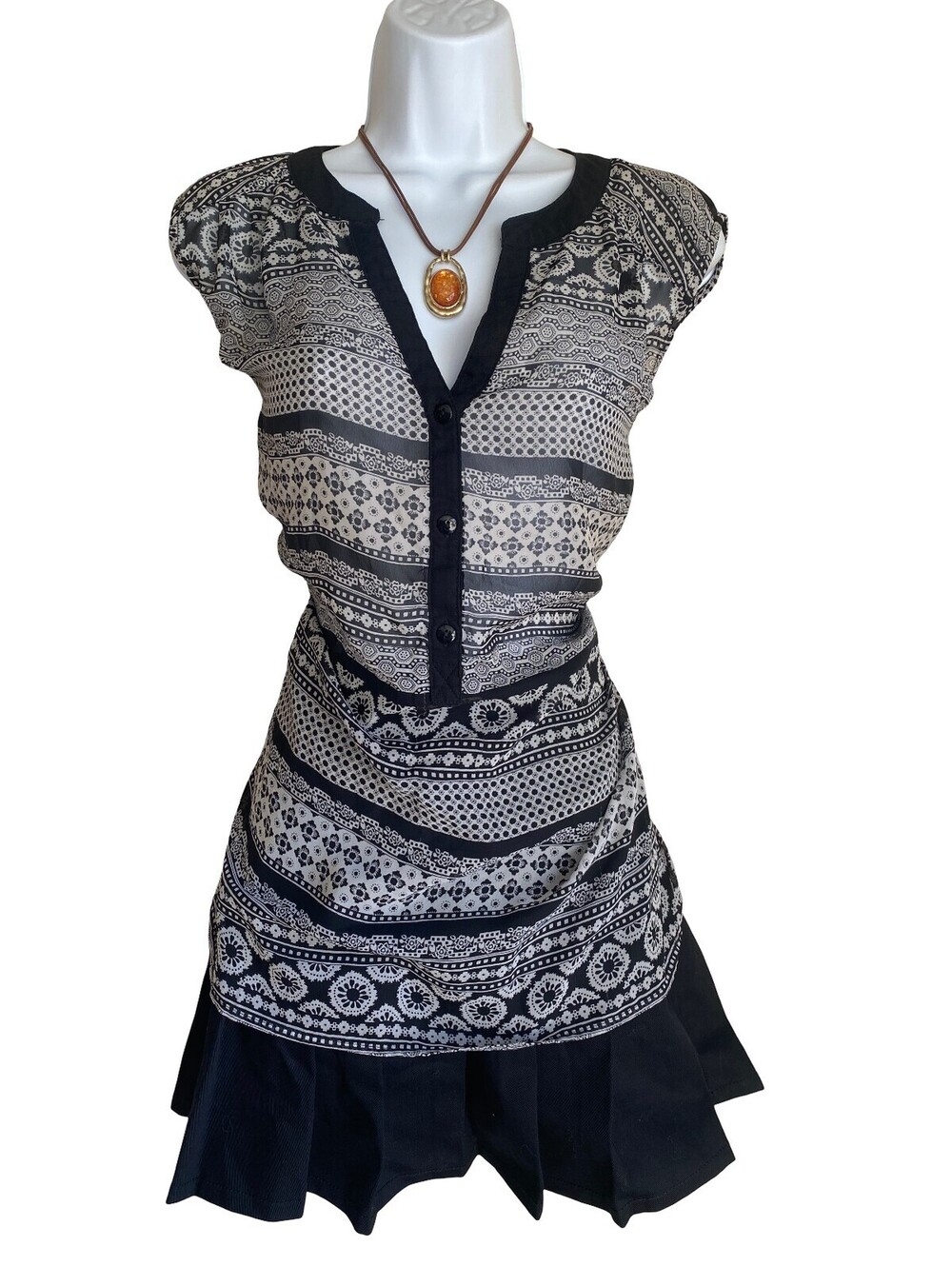 Vintage Plus 2X Black White Patterned V Neck Tunic Blouse Button Up Whimsigoth